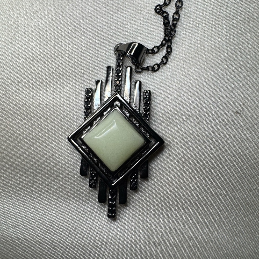 Bomb Party Galaxia Necklace - RBP2602
Super Nova - Glow in the Dark - Picture 2 of 4